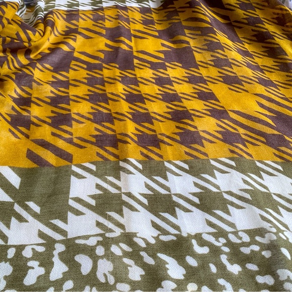 Huge 40x75” Multiprint Mila Schon Scarf - Picture 3 of 5